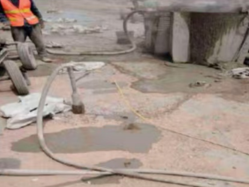 祁县水泥混凝土路面板底注浆技术 路面脱空注浆整治方案